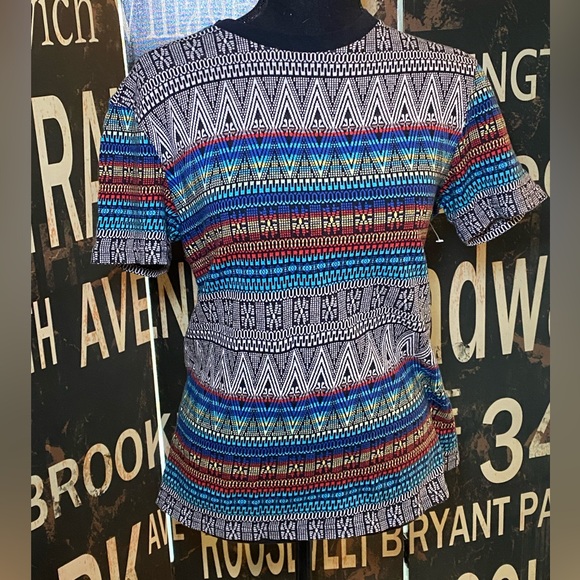 Short‎ sleeve shirt size small - Picture 1 of 4